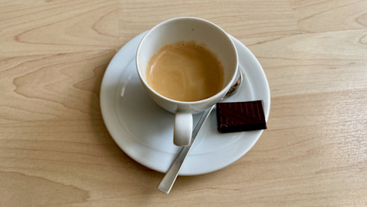 Espresso mit Zartbitter-Schokolade