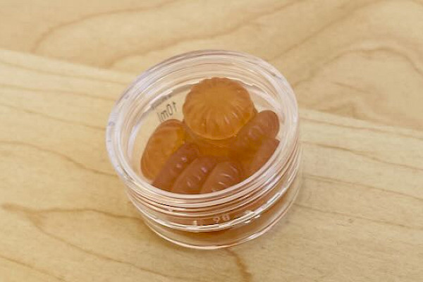 Bachblüten Rescue Bonbons in durchsichtigem Döschen als Notnagel im Prüfungs-Survival-Kit